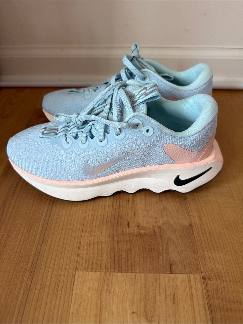 Nike Motiva sneakers. Size 7.5M. New!